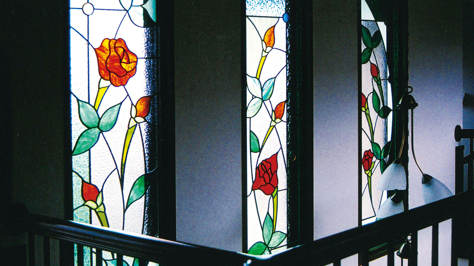 ステンドグラスの武蔵野工房 - エレガントな光の芸術